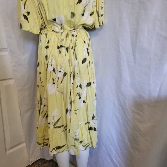 Rachel Roy Plus Size V-Neck, Floral, Size 3X, Flutter Sleeves, Pale Yellow, NWT - Picture 6 of 14